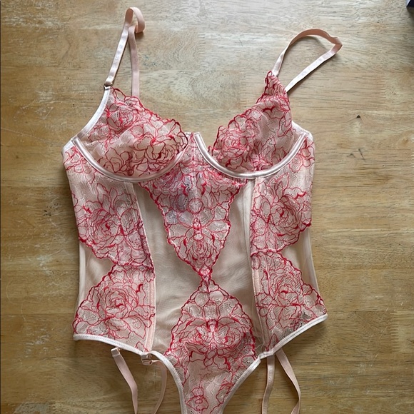 Savage X Fenty Red and Cream Bra with Underwire Support - Picture 2 of 10